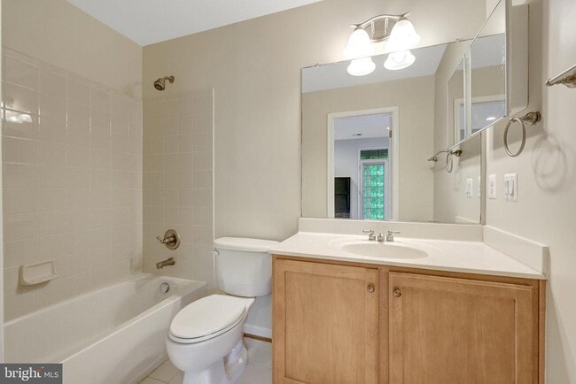 Building Photo - 2451 Silk Ct