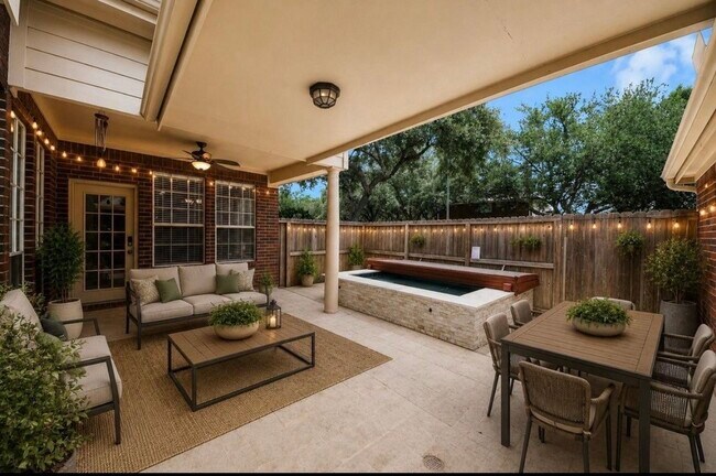Building Photo - 1003 Clarenda Falls Dr
