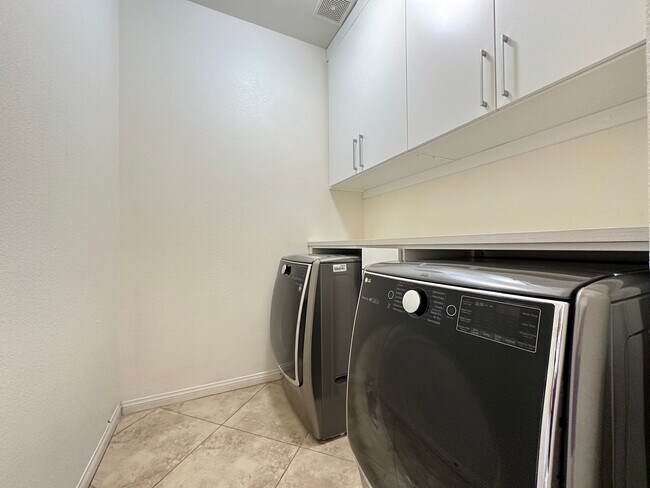 Building Photo - Summerlin Village 16 Ladera Phase 3