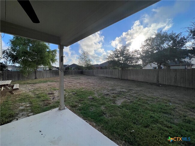 Building Photo - 310 Creekview Way