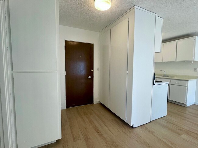 Interior Photo - Crestview