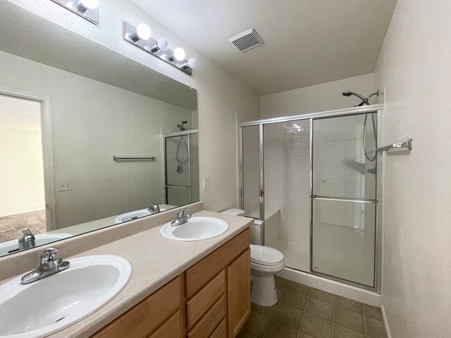 Building Photo - 3Bed 3Bath Home In Erie Available July!