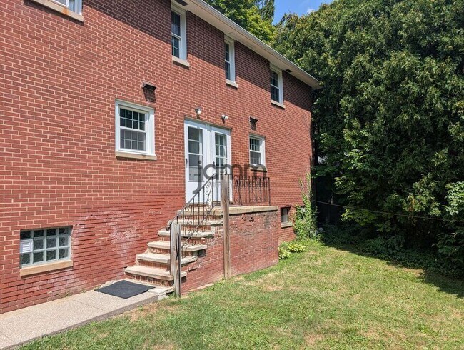 Building Photo - 8983 Highland Dr