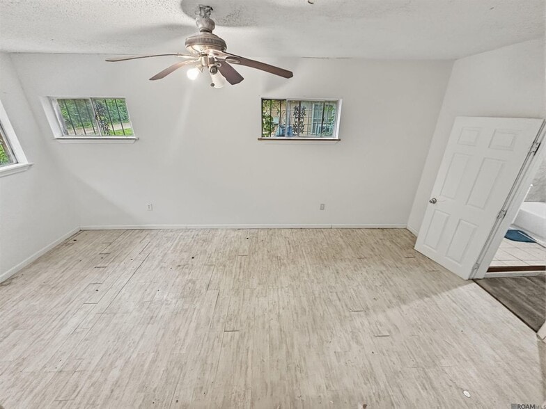 Building Photo - 5156 Linden St