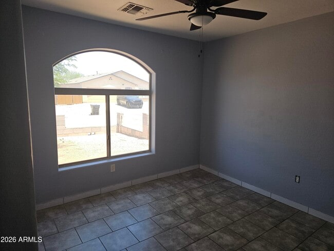Building Photo - 9033 W Oneida Dr