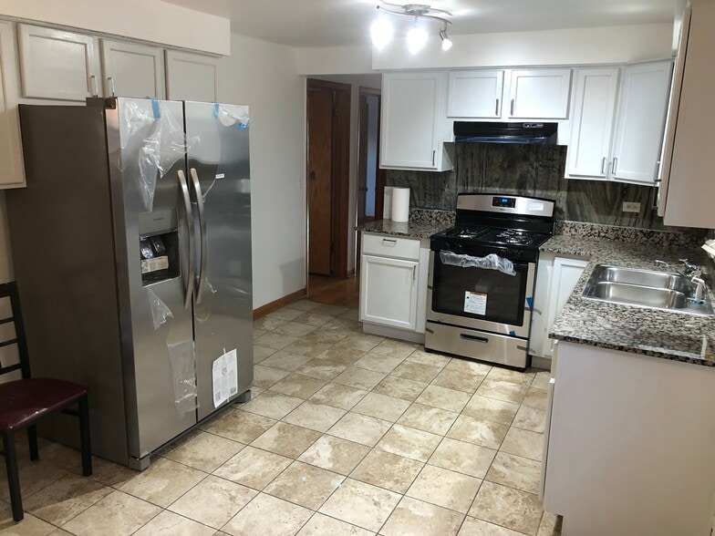Kitchen - 2327 N 73rd Ave