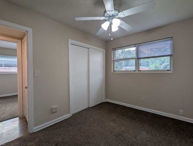 Building Photo - 3/2 NOW AVAILABLE on the Westside. Close t...