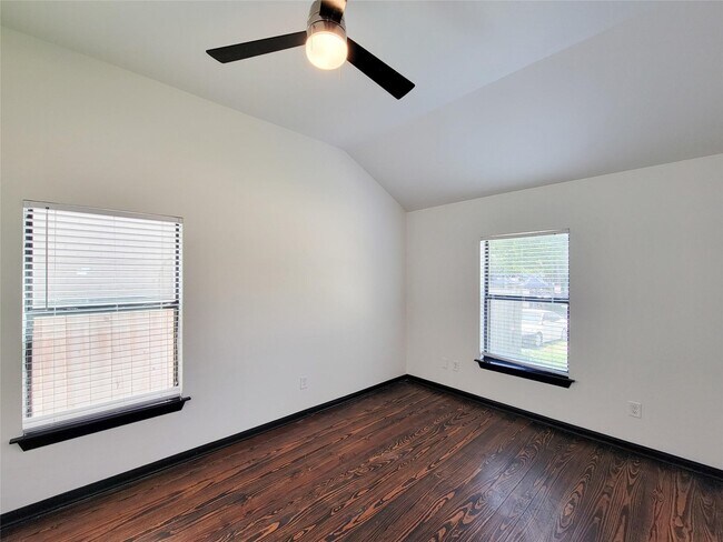 Building Photo - 1904 Davis St