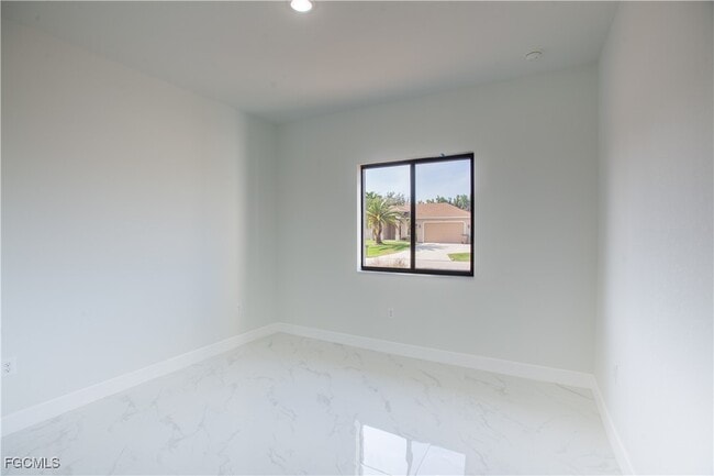 Building Photo - 1227 SE 3rd Ave