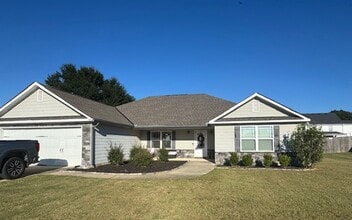Building Photo - 4br/2ba Pet friendly 1-level home in Fort ...