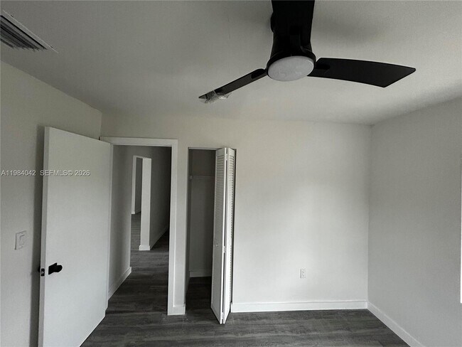 Building Photo - 4429 SW 21st St