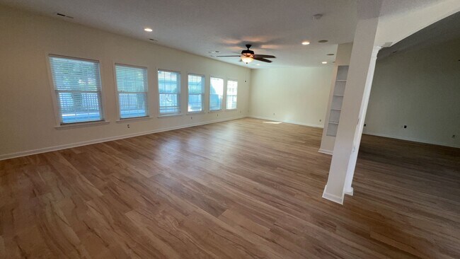 Building Photo - Southwood 3BR/ 2BA in Surfside Beach w pool