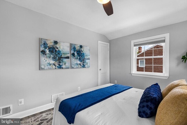 Building Photo - 2613 S Troy St