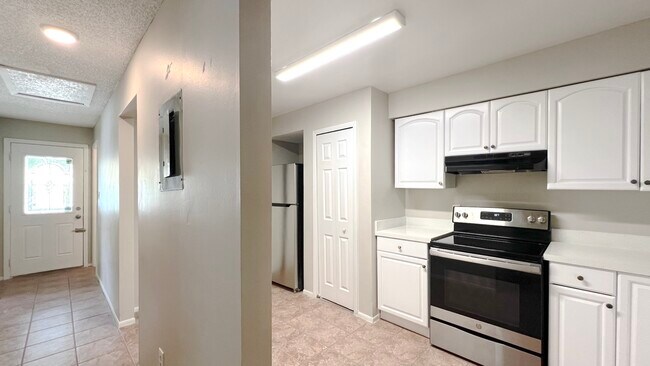 Building Photo - 1500 Sophie Blvd