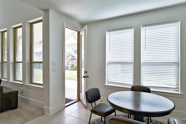 Building Photo - 6211 Shore Ridge Ct