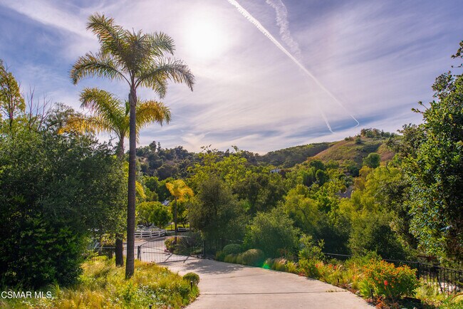 Building Photo - 6110 Colodny Dr