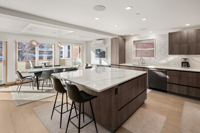 Building Photo - 447 E Cooper Ave