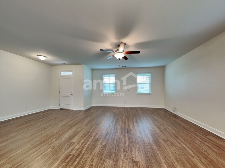Building Photo - 210 Parkside Blvd