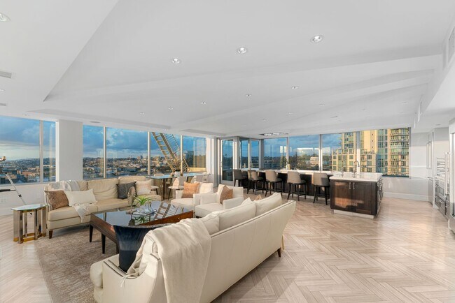 Building Photo - Penthouse Living at the Historic El Cortez...