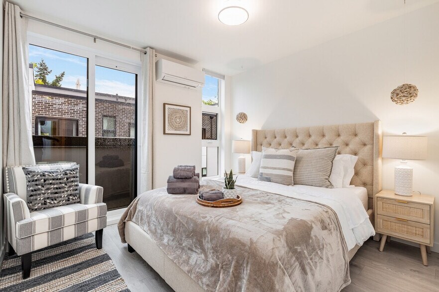 Building Photo - 1433 E Howell St