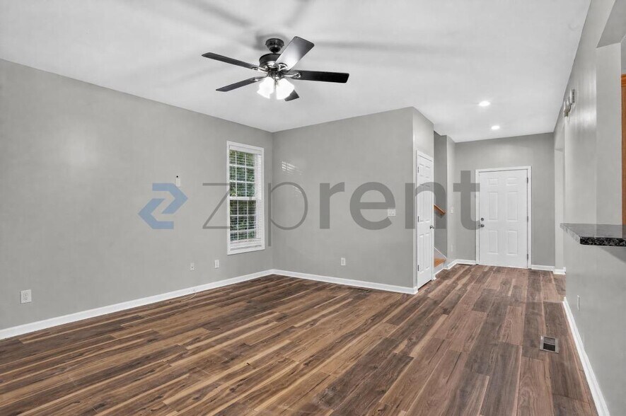 Building Photo - Unit