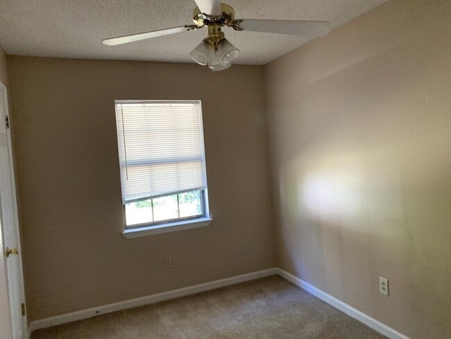 Building Photo - 234 Garden Cir