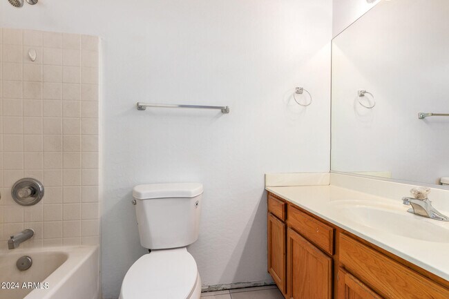 Building Photo - 8845 E Rainier Dr