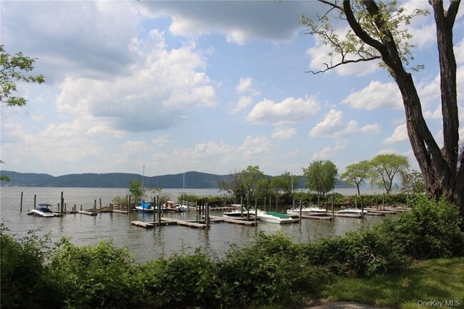 Building Photo - 46 Hemlock Dr