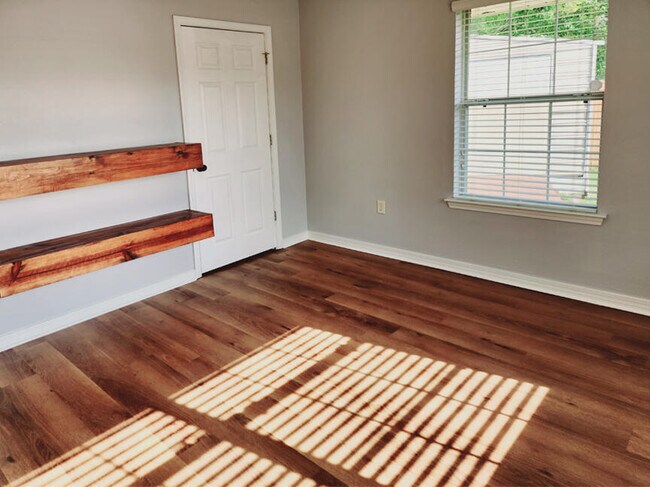 Building Photo - 9848 Parker Lake Cir