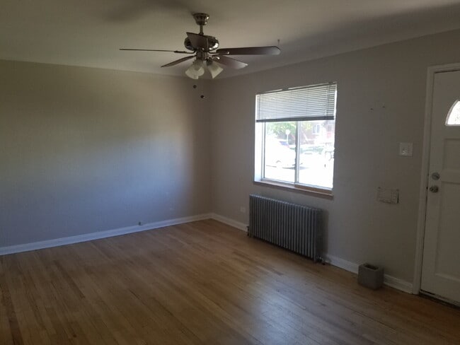 Building Photo - 1 Bed 1 Bath Mayfair Apartment With Garage in Denver! Available Now!