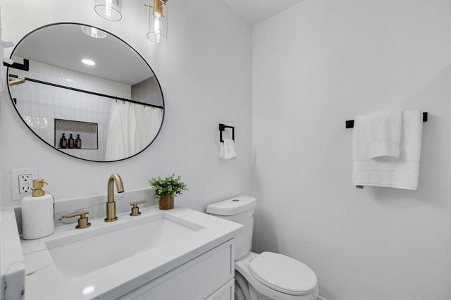 Building Photo - 718 Tearose Dr