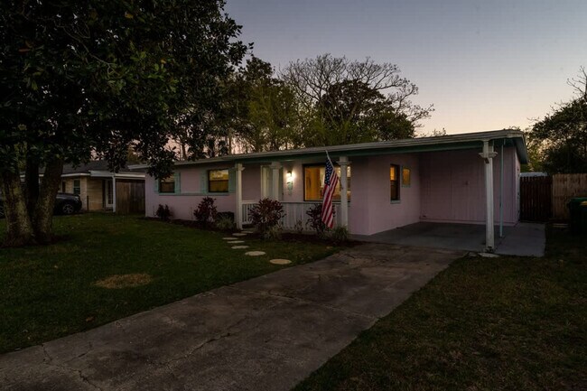 Building Photo - 106 N 17th Ave S