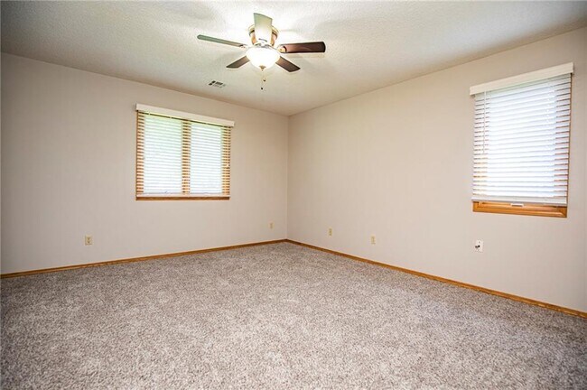 Building Photo - 301 SW C St