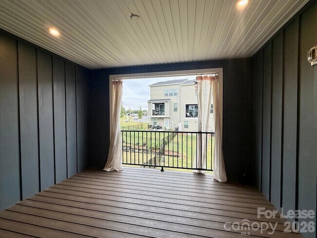 Building Photo - 928 Portrush Ln