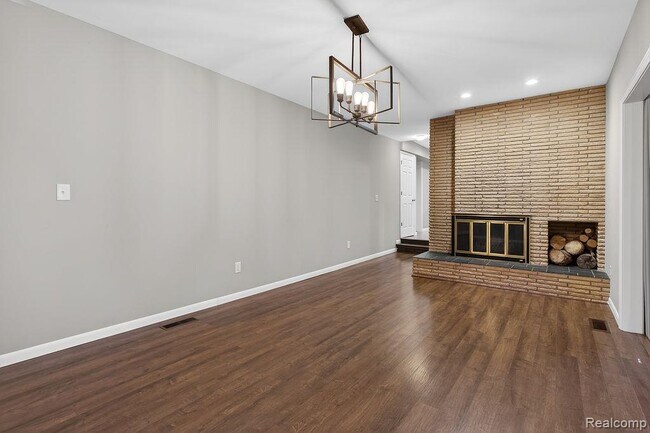 Building Photo - 126 Orchardale Dr