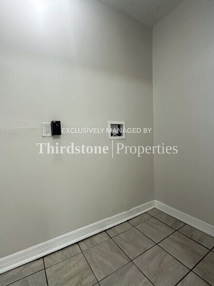 Building Photo - 1173 W 27th St