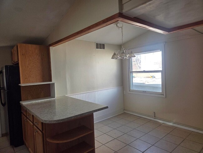 Building Photo - 645 Linden Ln