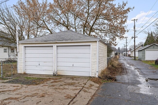 Building Photo - Charming Updated Single-Family Home Near Northtown