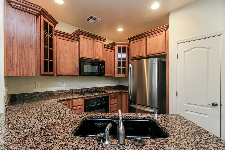 Building Photo - 5710 S 21st Pl