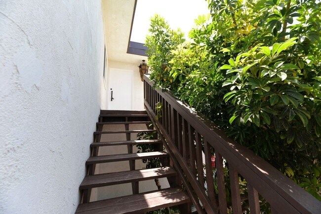 Building Photo - 248 Avenida Del Poniente