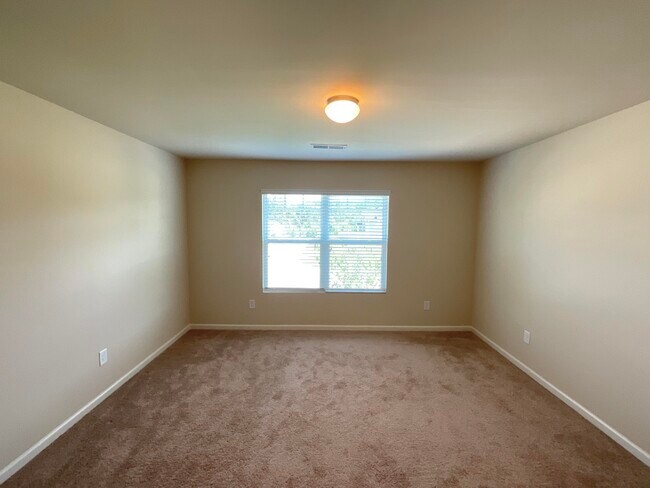 Building Photo - 4701 Southwind Rd