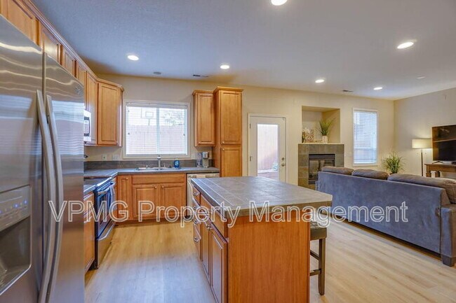 Building Photo - 5906 NE 56th St