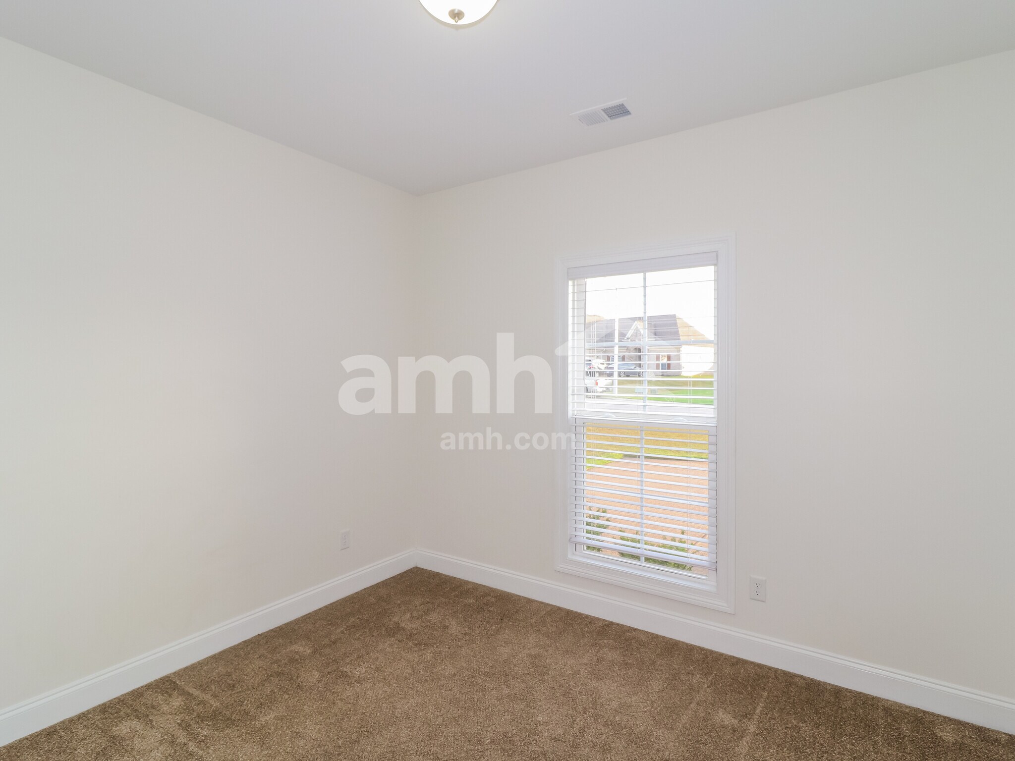 Building Photo - 3284 Vineyard Dr S