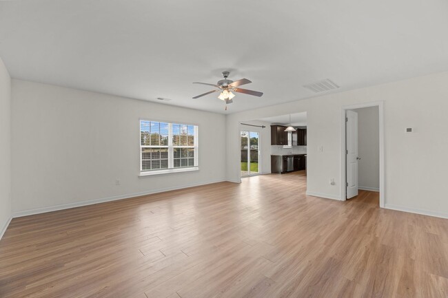 Building Photo - Lake View Four Bedroom 2.5 Bath Home