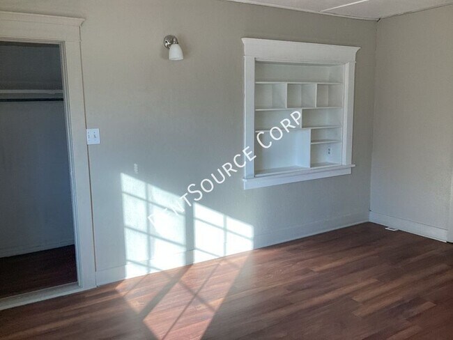 Building Photo - 750 CA-58