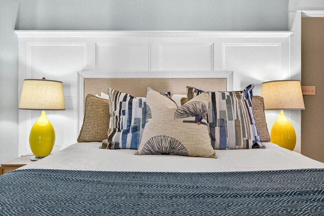 Building Photo - 3321 W San Juan St