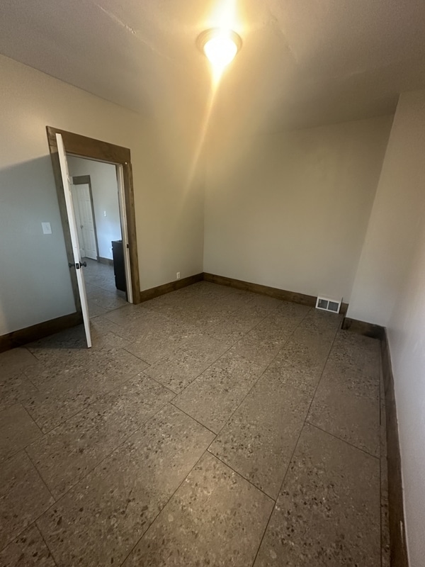 Building Photo - 3244 W 92nd St