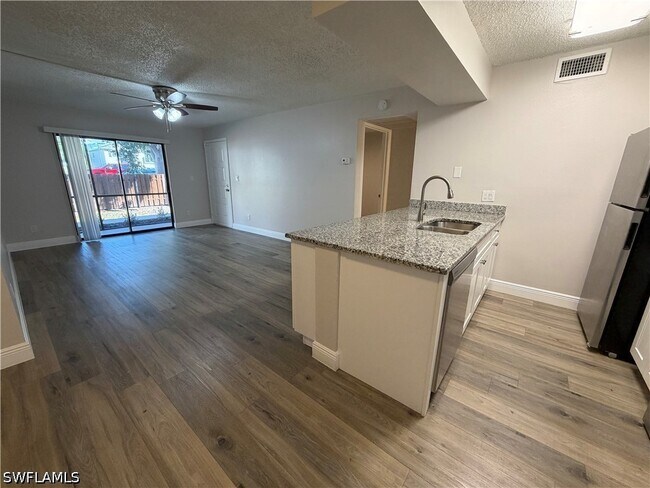 Building Photo - 5307 Summerlin Rd