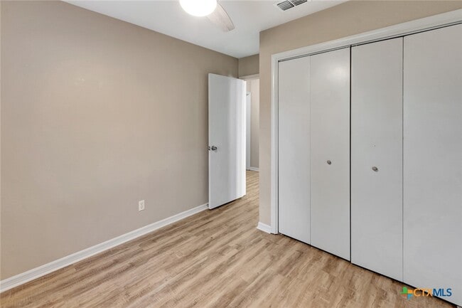 Building Photo - 515 Versailles St