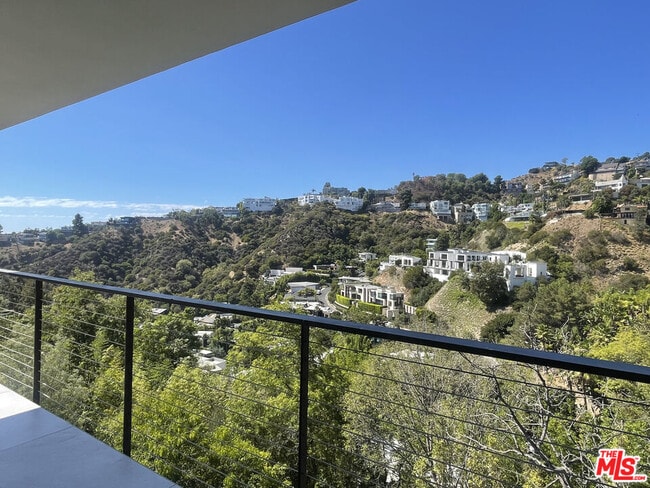 Building Photo - 1931 Sunset Plaza Dr